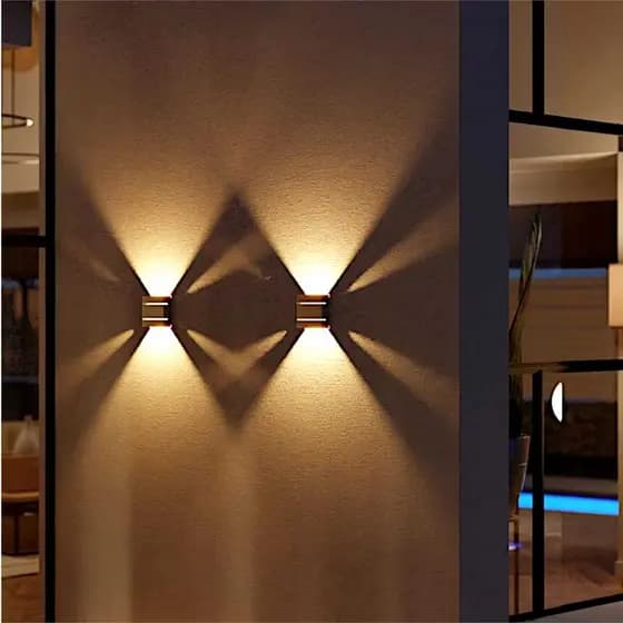 Kit com 2,4,6 e 8 Arandelas Luminária de Parede Externa Interna 2 Frisos 2 Focos Bivolt LED escolha seu kit