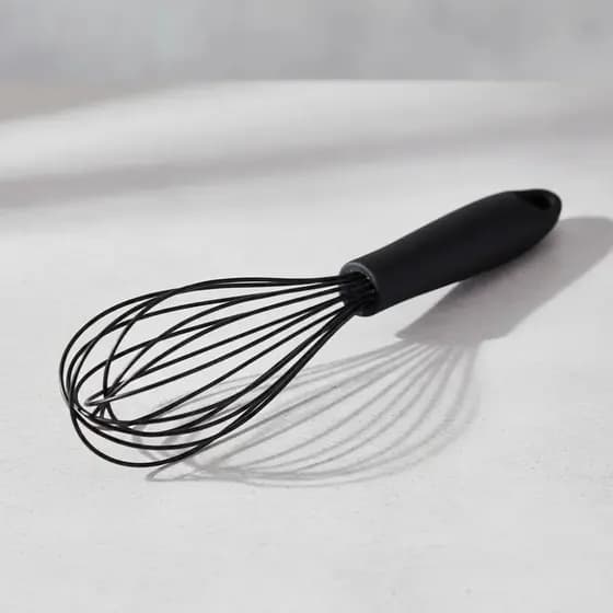 Batedor Manual Fio Silicone C/ Cabo Em Pp Preto 31cm Batedor de Bolo e Massas Fouet