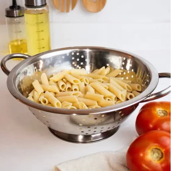 Escorredor de Massas com Alças em Aço Inox Multiuso para Macarrão + Massa 24cm