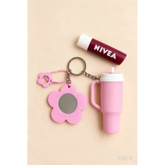 Porta Gloss com Chaveiro de Espelho 3D – Praticidade e Estilo em um Só Acessório! ✨🌸