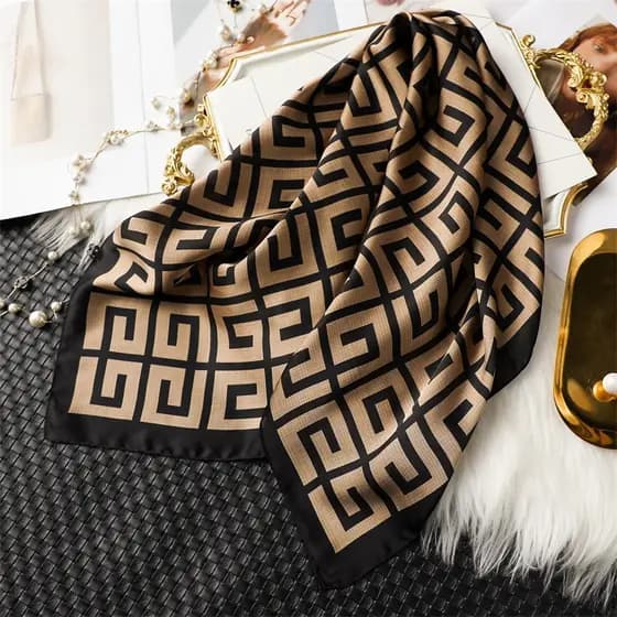 Moda Lenço Quadrado De Seda Satinado Mulher Impressão Pequeno Bandana Cabeça Feminina Cachecóis Shawl Foulard
