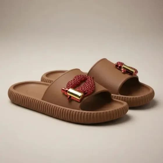 Chinelo Nuvem Confortável e Leve Adulto Infantil Menina Juvenil Marrom Slide Com Pingente Decorado