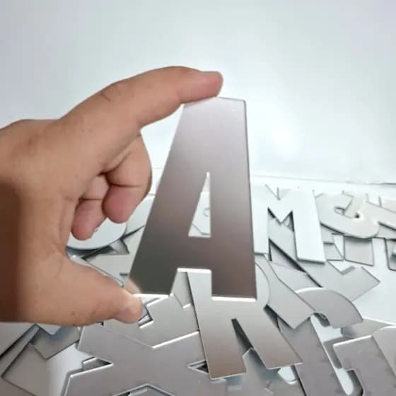 Letras e Números em Acrilico Aluminizado ou Dourado - 10cm de altura