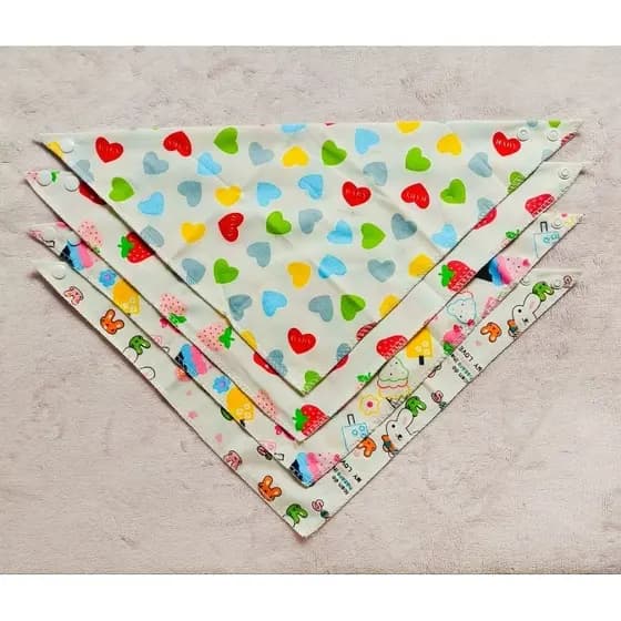Kit 4 Babadores bandana triângulo algodão ajustável alta qualidade Primeira linha. ENVIO IMEDIATO.
