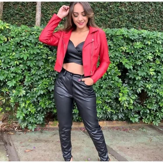 Jaqueta Feminina De Couro Blusa Courino de Mulher Casaco Elegante Estilosa