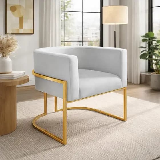 Poltrona Estofada Luxo Gold Frame – Estrutura em Ferro Dourado, Design Moderno para Sala e Quarto