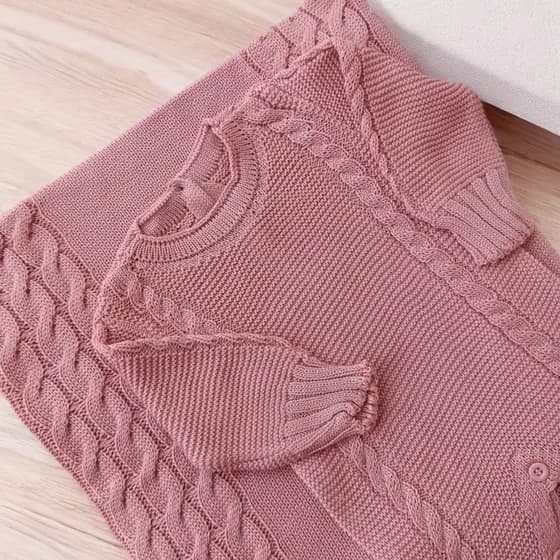 Saída Maternidade 2 Peças Manta e Macacão De Tricot Trabalhada Menino e Menina