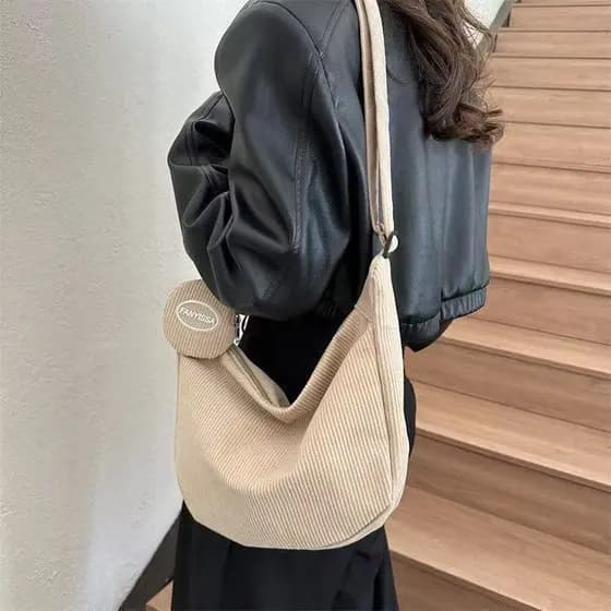 Bolsa Feminina Transversal de Veludo Cotelê Casual Grande Ombro Tiracolo Escolar Universitária com Porta Moedas