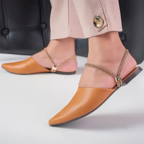 Sapato Feminino Modelo Mule 2 em 1 de Bico Fino com strass sapatilha rasteira