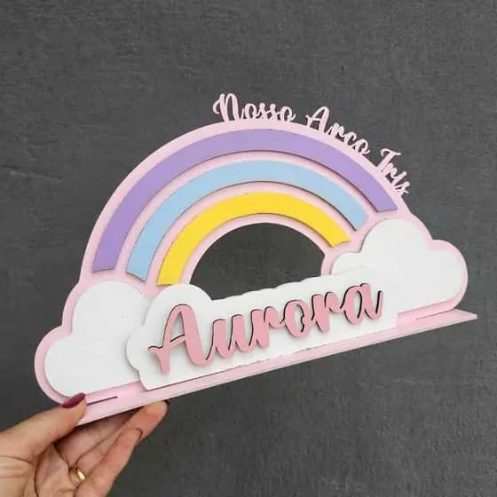 Enfeite Decorativo Bebê Arco-Íris Personalizado MDF com Nome da Criança, Lembrança Especial