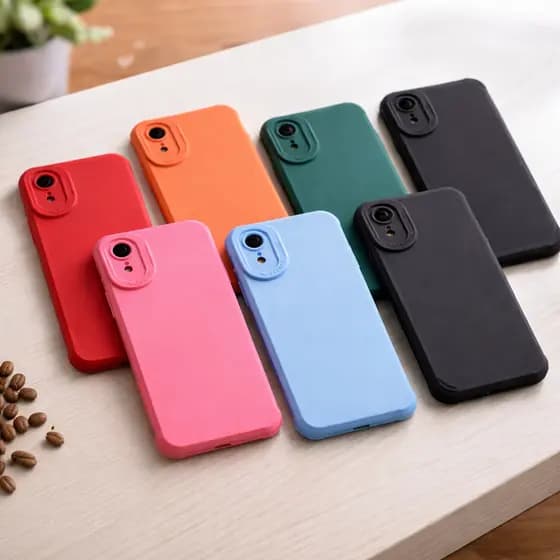 Capa Case iPhone XR Quadrada Aveludada Premium Proteção de Câmera Alto-Relevo