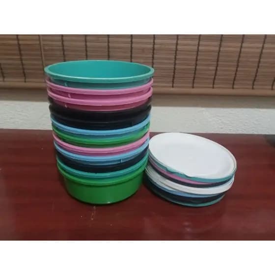 KIT COM 12 POTES/MARMITAS, PLÁSTICOS RESISTENTES, REDONDOS, COM TAMPA (500ML CADA)