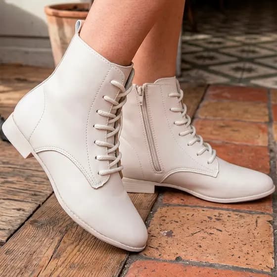 Bota Feminina Cano Curto Coturno Calce Fácil Zíper Lateral Confortável Antiderrapante