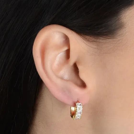 Brinco de Argolinha com 9 Pedras de Zircônia Banhado a Ouro 18K