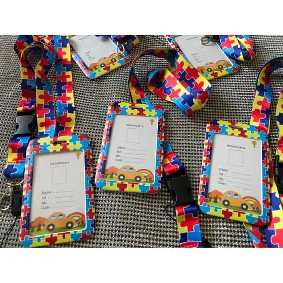 Cracha com cordão de identificação autismo 07x11x51cm em poliester -unid