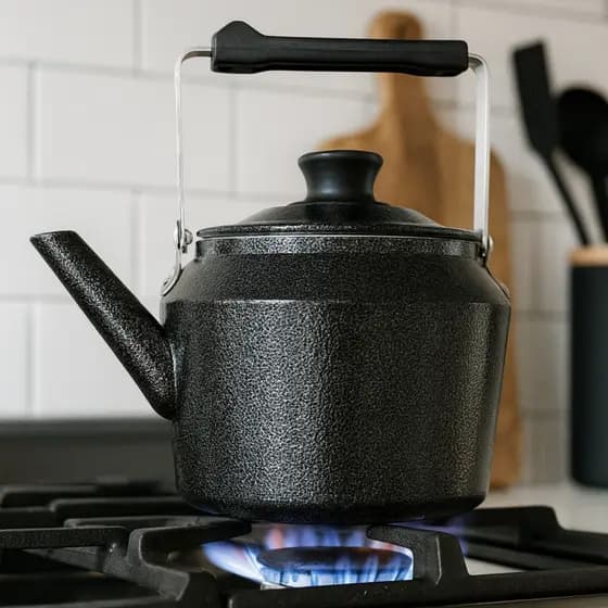 Chaleira de Alumínio Fundido 2,5L Robusta e Resistente Preta Craqueada Promoção
