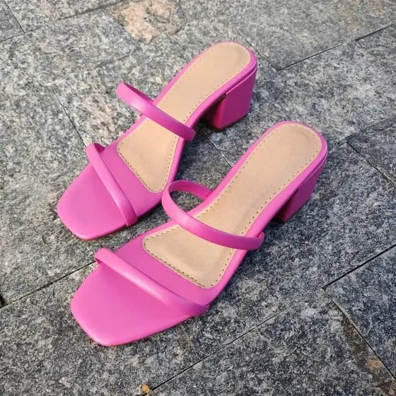 Salto bloco Sandália feminina preta branca saltinho básico tamanco feminino/https://shope.ee/6A9tQ4mWJd