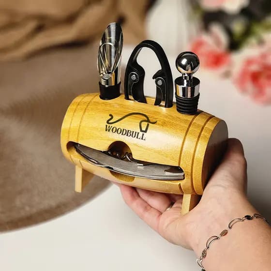 Kit para Vinho Acessórios com 4 Peças Ideal para Presentear Amantes de Vinho Abridor Dosador Tampa