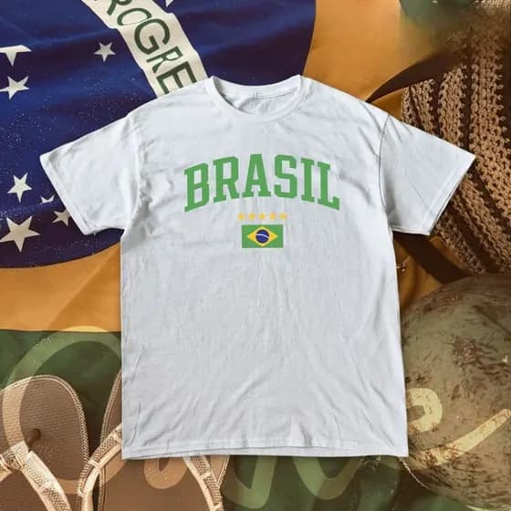 Camiseta "Brasil Vibes" T-Shirt Edição Copa do Mundo em Algodão Estampa Premium