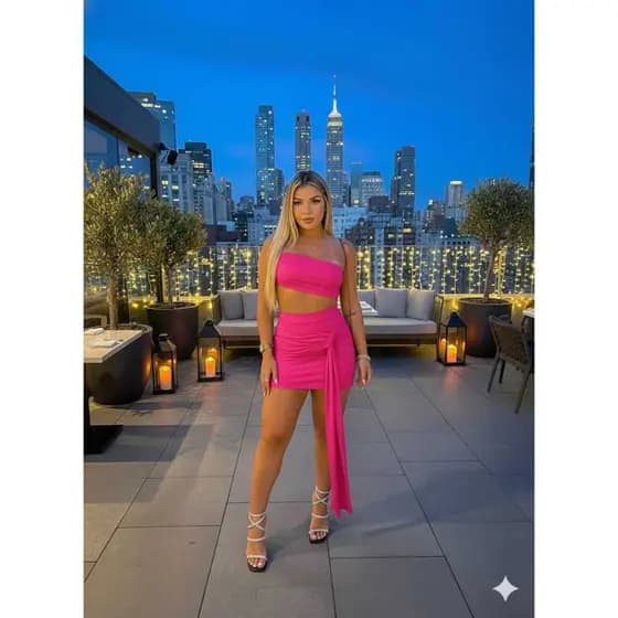 vestido feminino curto com recortes sensuais e faixa lateral-look poderoso e elegante