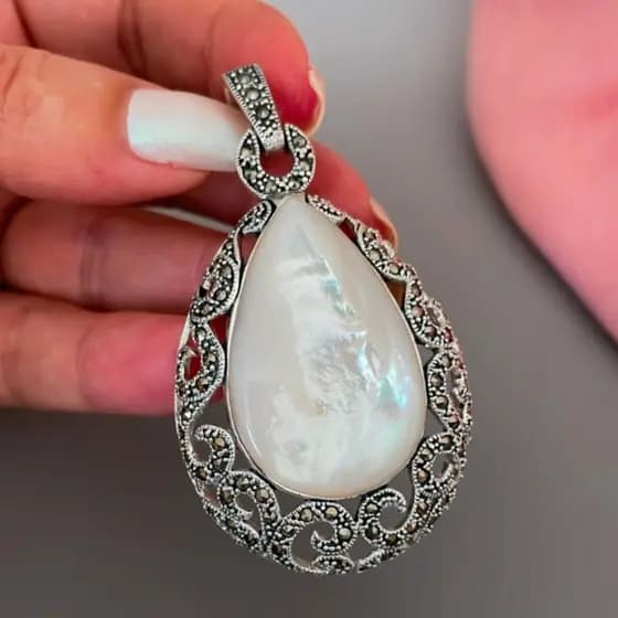 Pingente Bali Prata 925 Gota com Pedra Natural Madrepérola