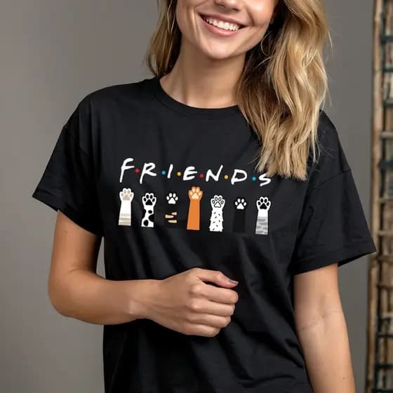 Camiseta Friends Patinhas - Gatinhos - Dog Love - Amor por gatos - Feminina