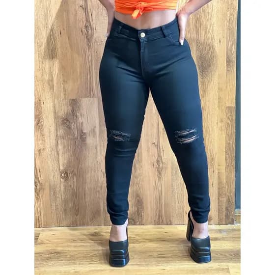 Calça Jeans skinny preta cintura alta levanta bum bum rasgo no joelho