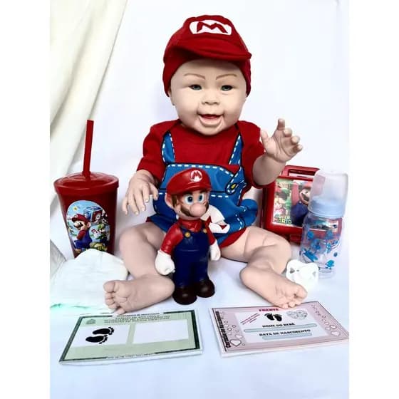 Kit Boneco Bebê Reborn Copo Mamadeira Bonequinho Mario RG Certidão de Nascimento Chupeta Roupinha e Boina Maleta borizin