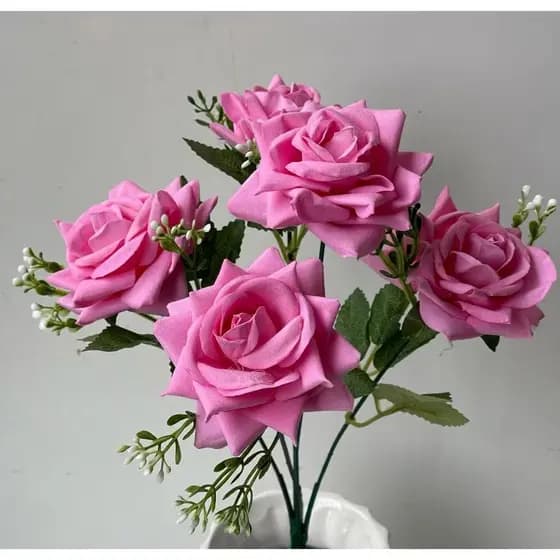 Buque de rosa de veludo com 5flores na cor marsala 005