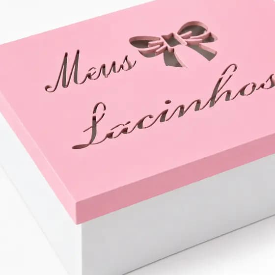 Caixa Organizadora De Lacinhos MDF Rosa E Branca Para Quarto De Bebê 20x16x8cm