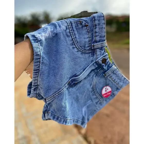 Short Jeans Feminino Azul Básico - Modelo Liso com Bainha Dobrada