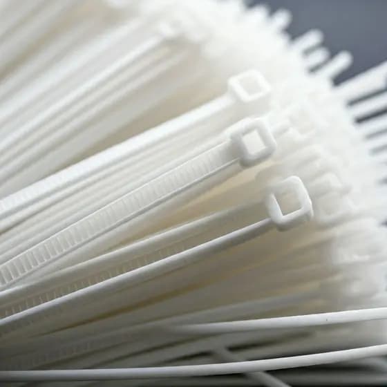 Abraçadeira Branca de Nylon Estilo Enforca Gato 2,5x200mm - Pacote com 100 Unidades