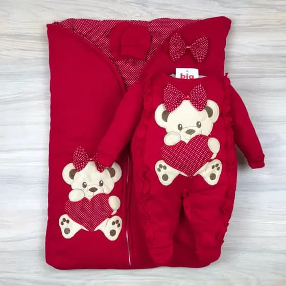 Saída maternidade bebê menina com saco de dormir bodado ursa coração macio