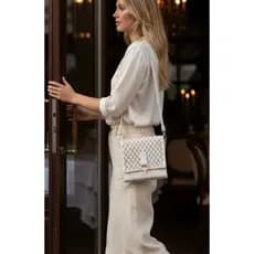 bolsa charme artesanal com alça de ombro
