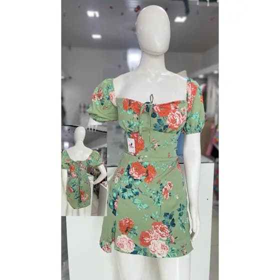 Macaquinho Floral Estilo Corpete com Manga Bufante