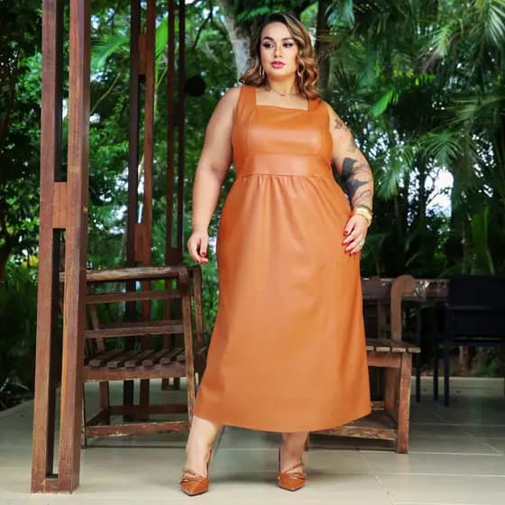 Vestido Preto Moda Plus Size Midi Couro PU Premium Confortável Elegante Sofisticado Lia Rosa