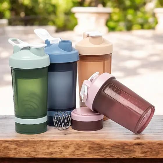 Copo Coqueteleira 500ML Com Medidor de ML 2 Compartimentos Removiveis e Misturador de Mola Academia