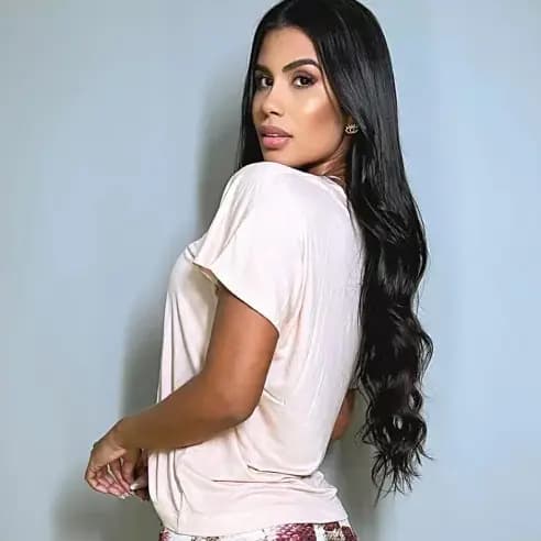 Blusa com manga japonesa e decote em V