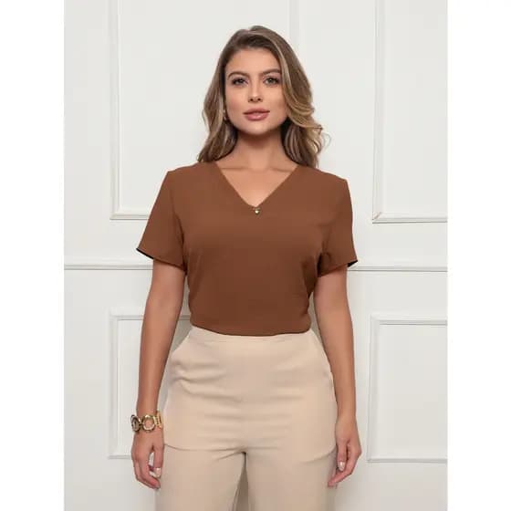 ALETHEIA - BLUSA FEMININA ELEGANTE FABRICADA EM DUNAS MANGA CURTA PEDRARIA DECOTE - BLUSAS FEMININAS