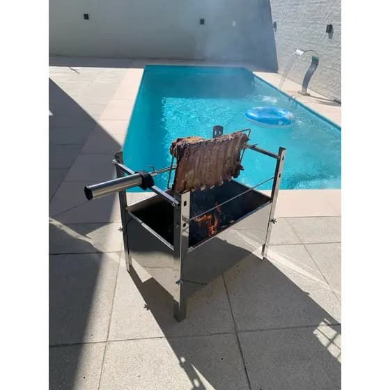 Churrasqueira Portátil em Inox com Espeto Giratório a Pilha para Costelão de até 6 kg 60x45cm