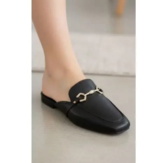chinelo sandália Mule mocassim confortável e macio preto bico quadrado moda brechó atual