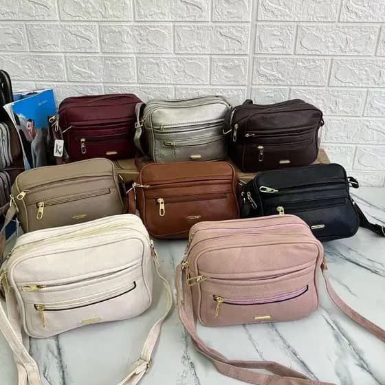 Bolsa transversal feminina simples em ziper fechado