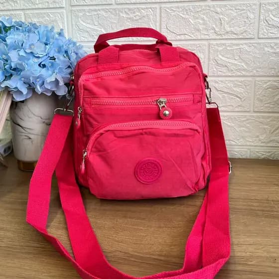bolsa feminina media nylon impermeavel vira mochila alça transversal
