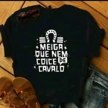 Camisa Básica 100% Algodão Feminina Manga Curta Frase Meiga Que Nem Coice de Cavalo Promoção