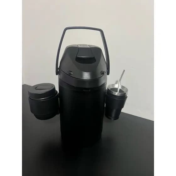 garrafa térmica de terere com porta erva .