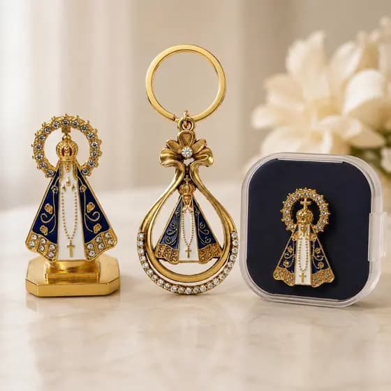 Kit Nossa Senhora Aparecida 3 Peças Imagem Chaveiro Terço de Pulso Broche Católico Religioso Santa