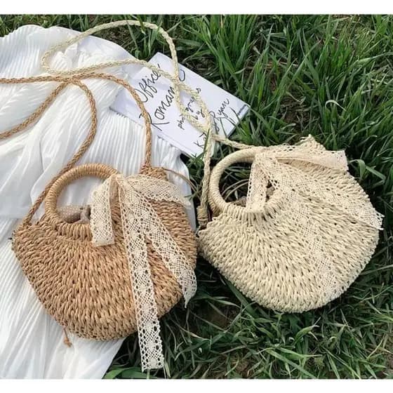 Bolsa de feminina. Bolsa de palha de mão e lateral. Bolsa de mulher, bolsa de praia, piscina.