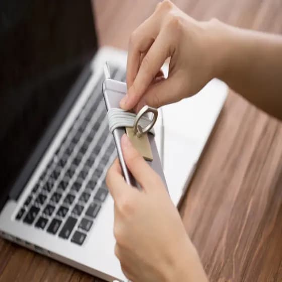 Kit 4 Controle Remoto Adesivo Sem Furos Suporte Para Parede Caixa De Armazenamento Casa Promoção