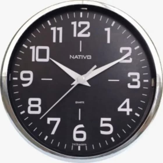 Relógio de parede redondo metalizado cromo nativo
