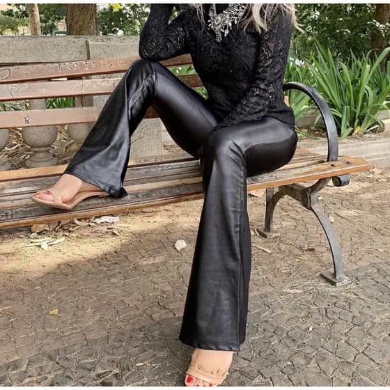 Calça Flare Cirre Couro Lycra Brilho Molhado Bailarina Boca De Sino Com Bem Alta